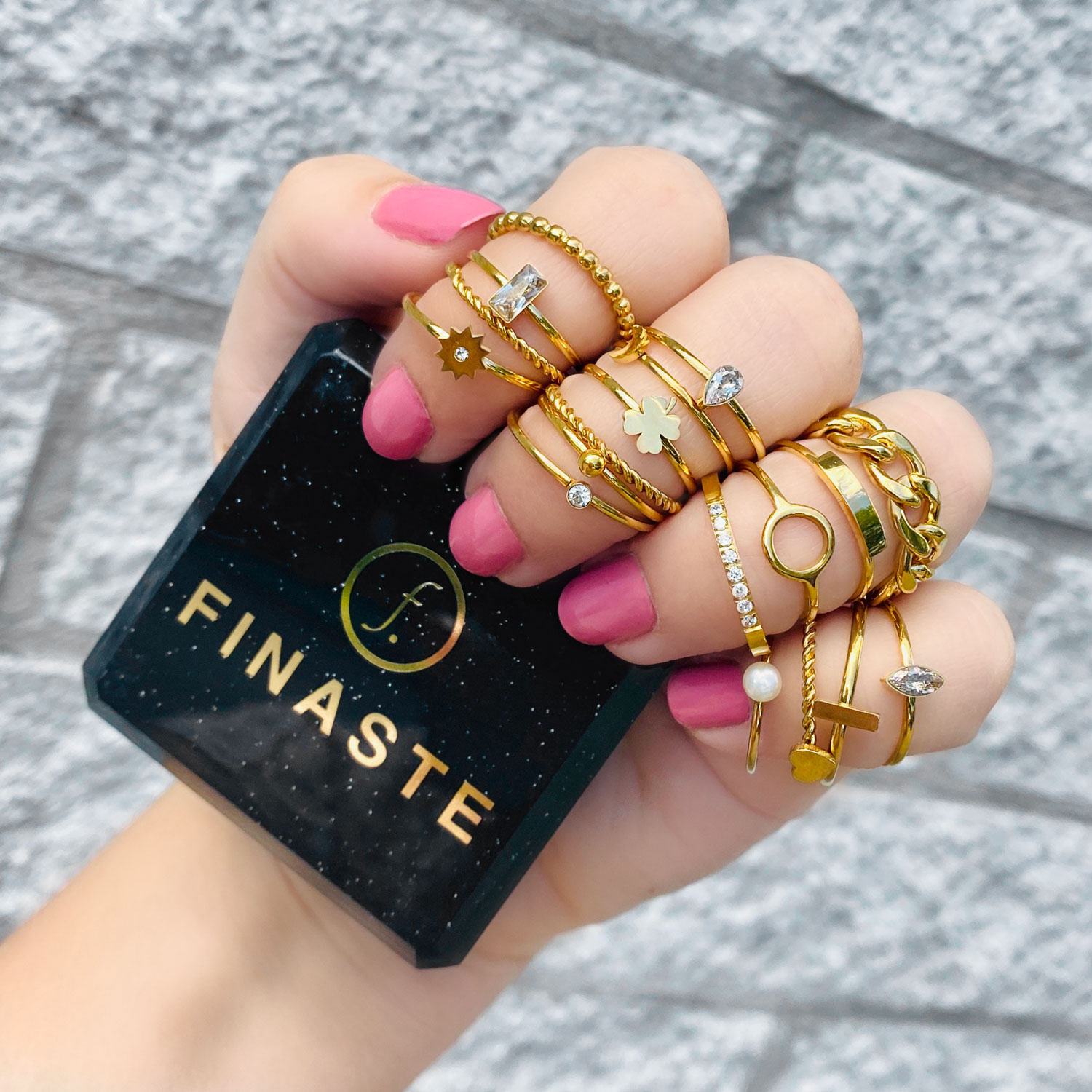 Trendy ringen om te shoppen voor een complete look