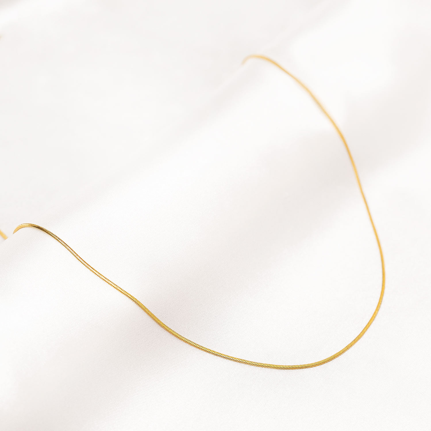 Gouden schakelketting met snake chains