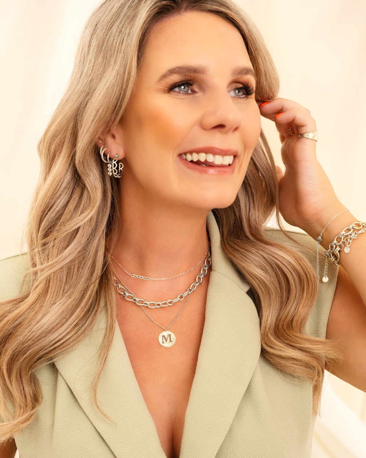 Zilveren sieraden look met hartjes