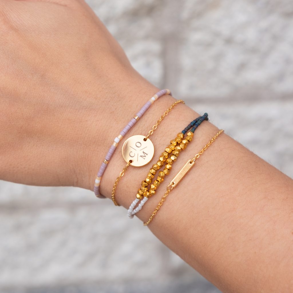 Armparty met verschillende armbandjes