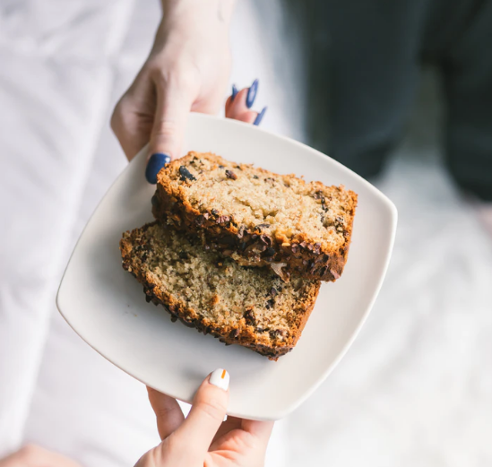 Gebakken bananenbrood geven aan elkaar