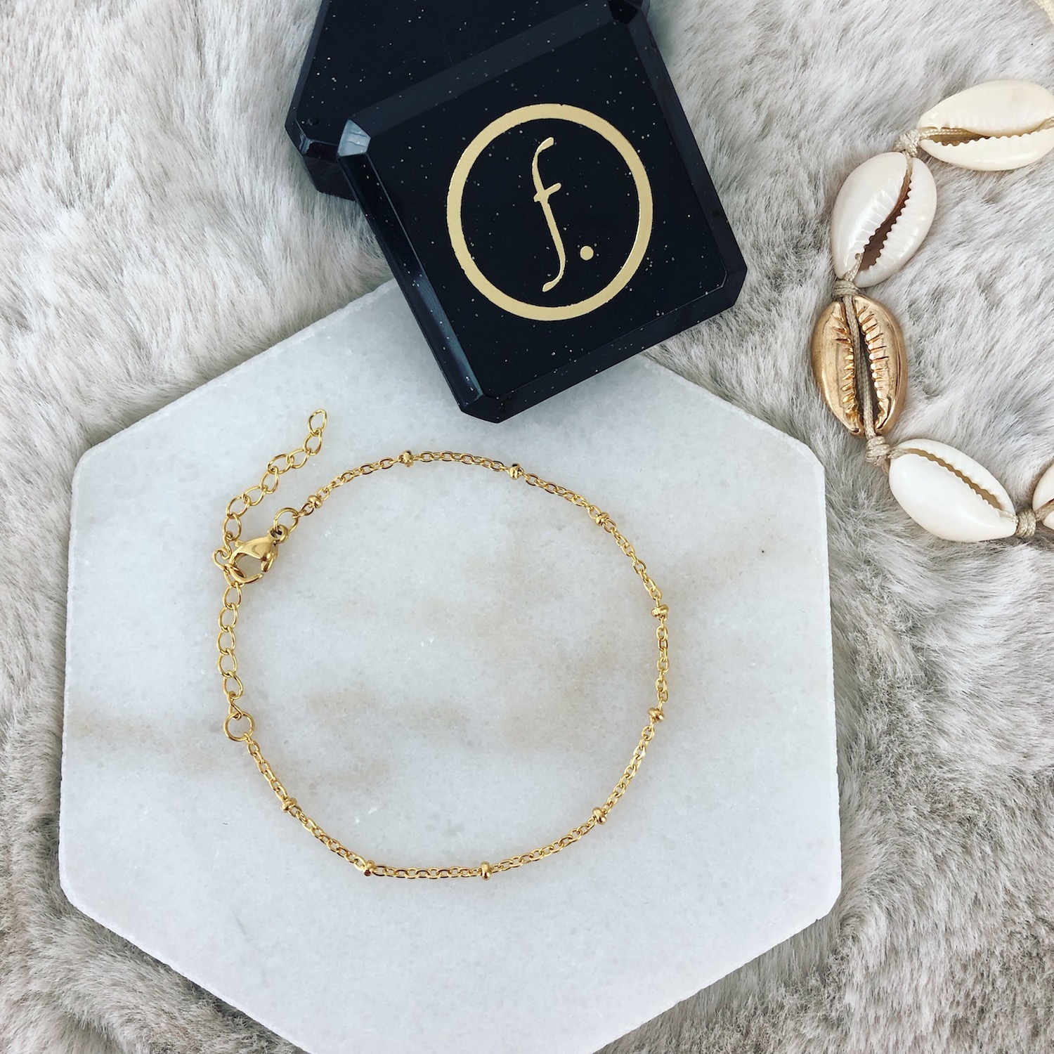 gouden basic armbandje met bolletjes 