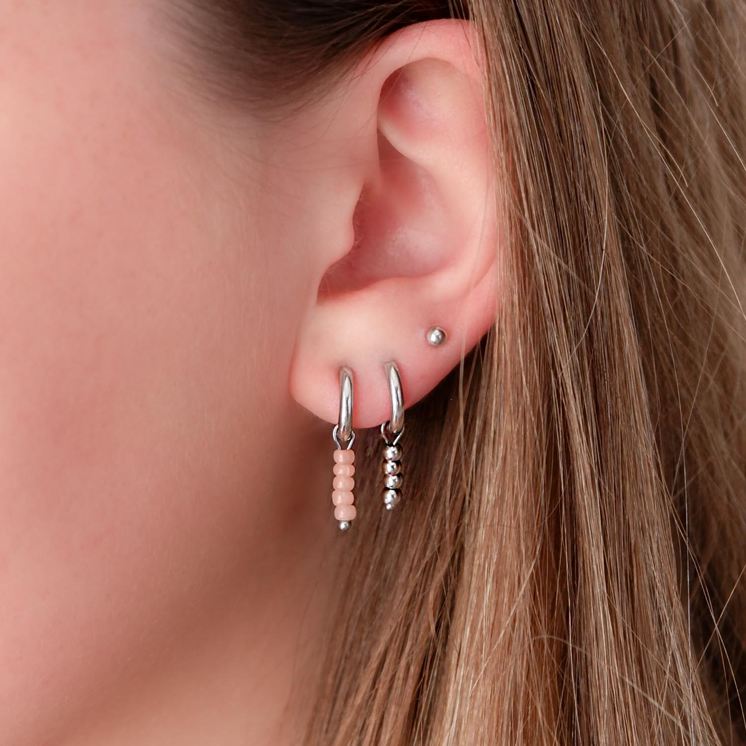Zilveren oorbellen met roze steentjes en bolletjes