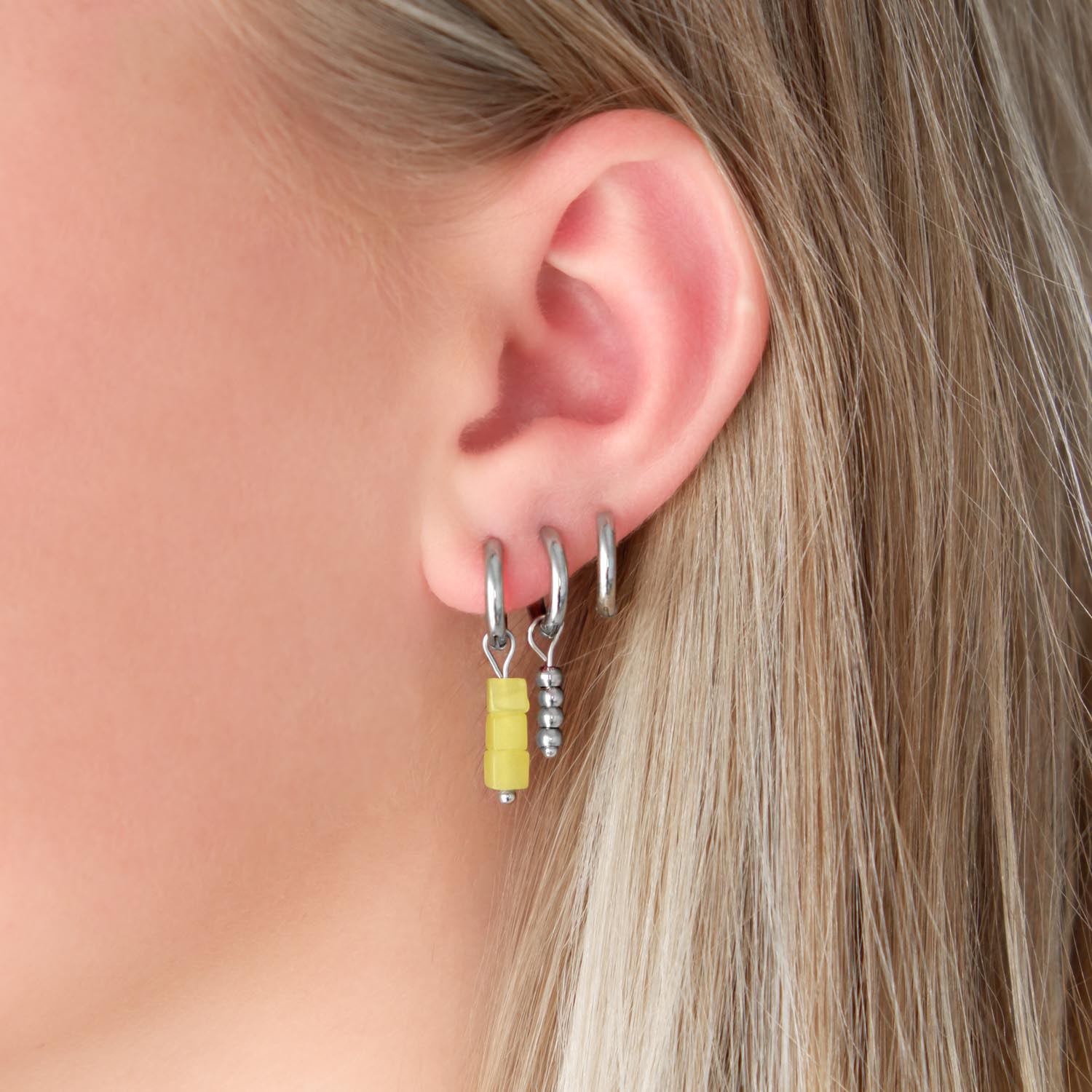 Zilveren oorbellen met gele steentjes