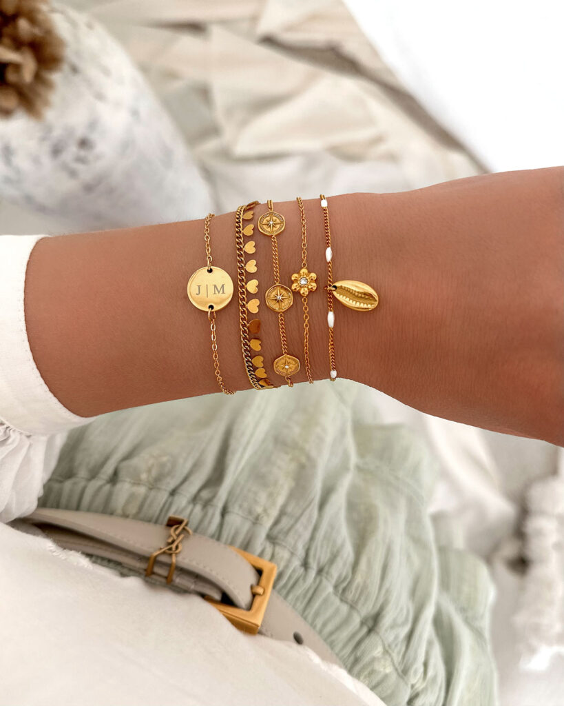 gouden armband twee initialen