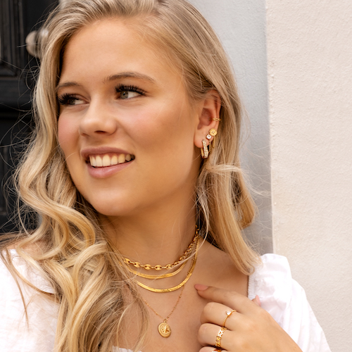 gouden sieraden look