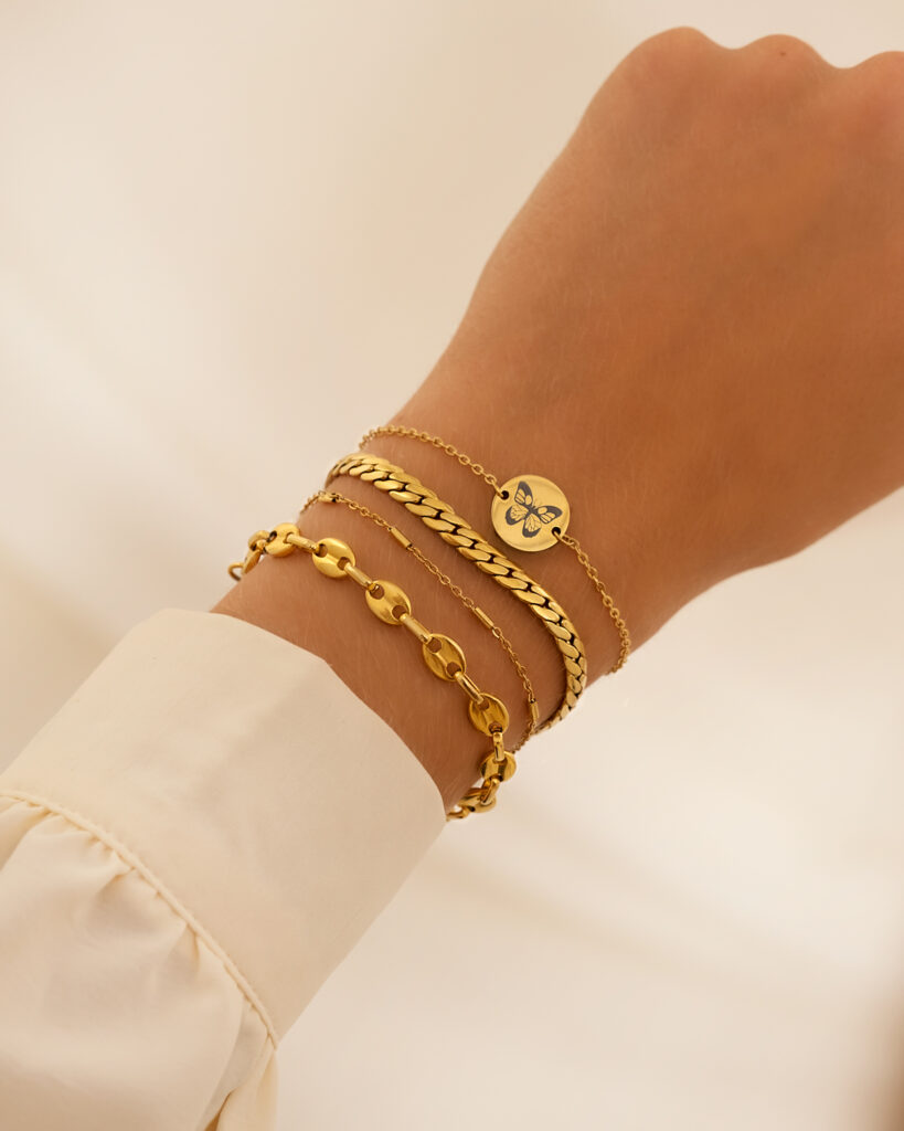 gouden mix van armbanden