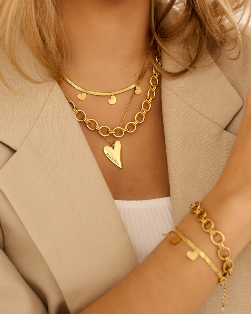 IEFWELL Gouden initiële kettingen voor vrouwen, 14K goud IEFWELL Gouden initiële kettingen voor vrouwen, 14K goud