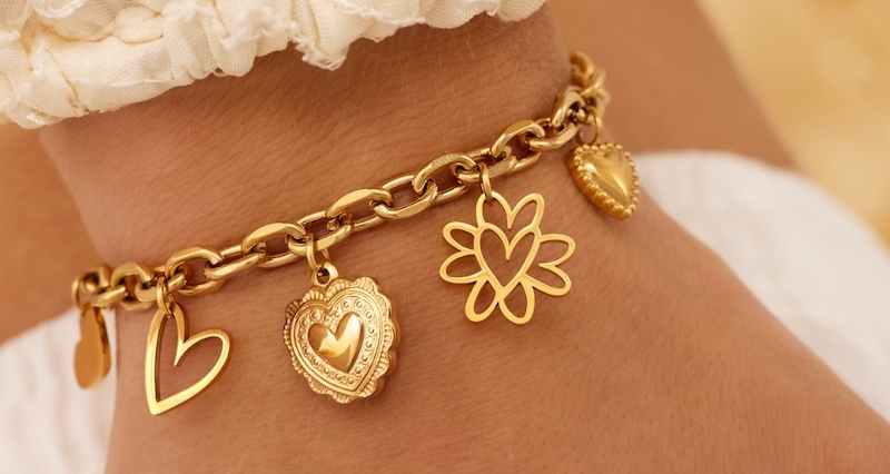 Hoe combineer je opvallende sieraden zonder dat het te veel wordt?