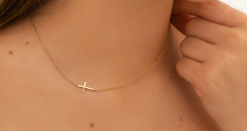 Kan ik een kruisketting dragen?