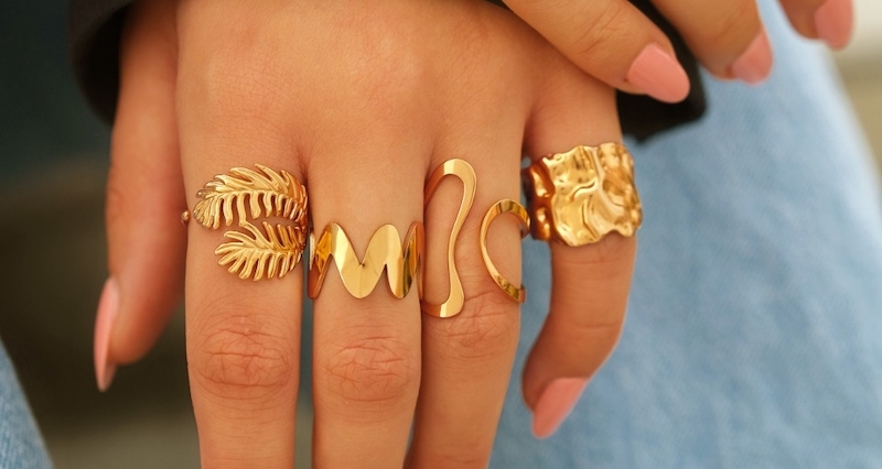 Welke sieraden draag je bij een basic outfit?